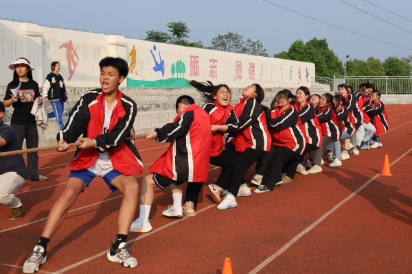 常德德才科技職業(yè)學校：拔河比賽促團結 凝心聚力展風采